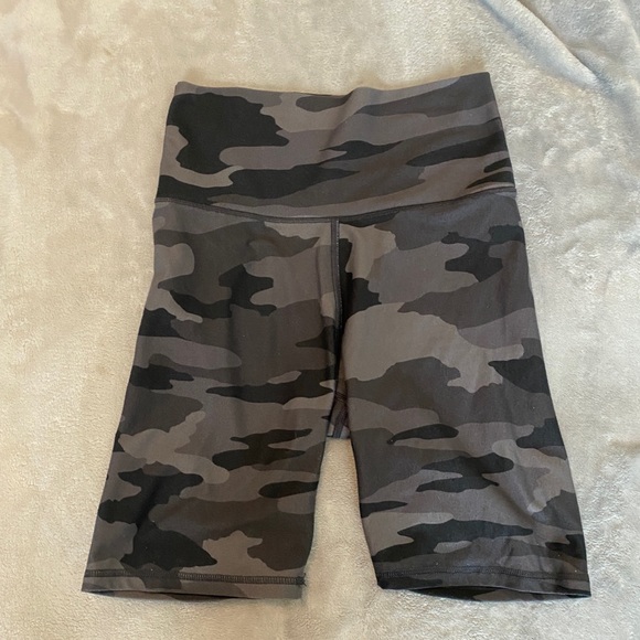 aerie Pants - Aerie Black Camo Biker Shorts Sz. M